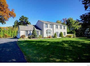 1020 Sunset View Dr, Bethlehem, PA 18017
