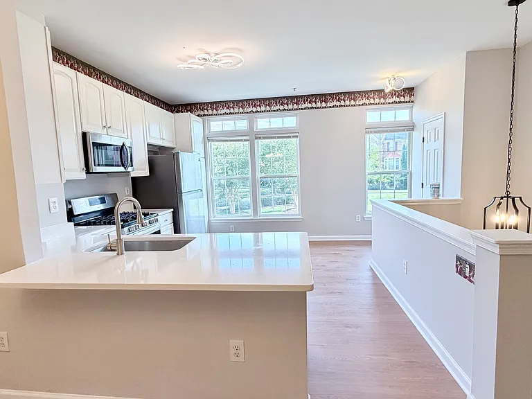 603 Eisenhower Dr — Photo 3