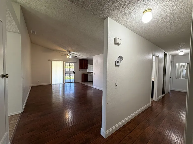 560 S Quince Ave — Photo 10