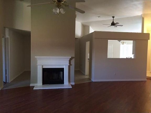 3rd image of 1929 Hobart Ln