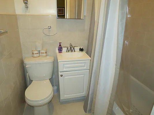 Rented by Uptown Flats LLC | media 10