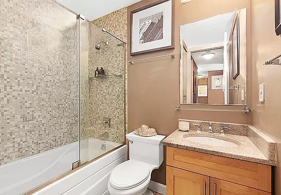 4th image of 350 W 50th St APT 20D