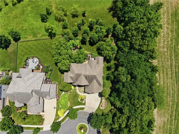 12715 W 160th Ter, Overland Park, KS 66221