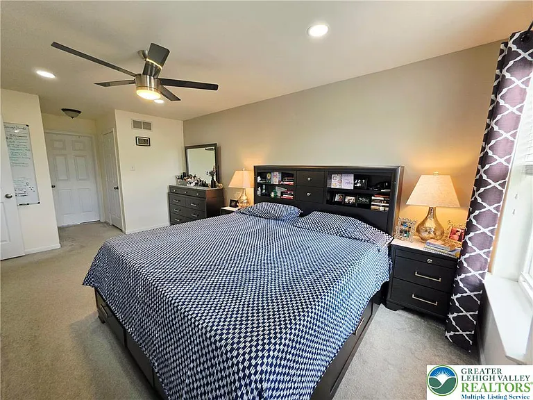 1052 Kingston Ln — Photo 46