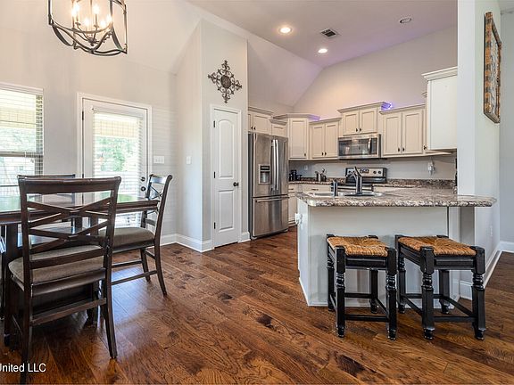 2nd image of 103 Creekside Dr