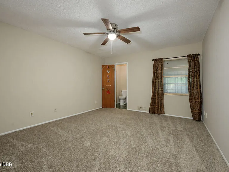 927 E Millard Ct — Photo 6