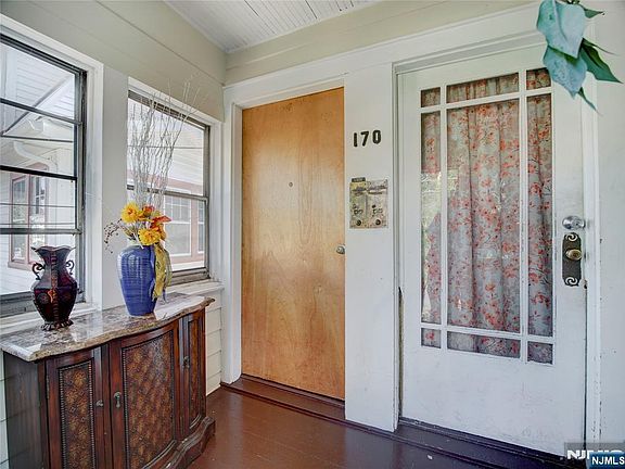 3rd image of 170 Oakland Ter