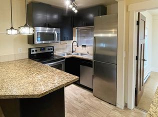 818 NE 42nd St #3, Seattle, WA 98105