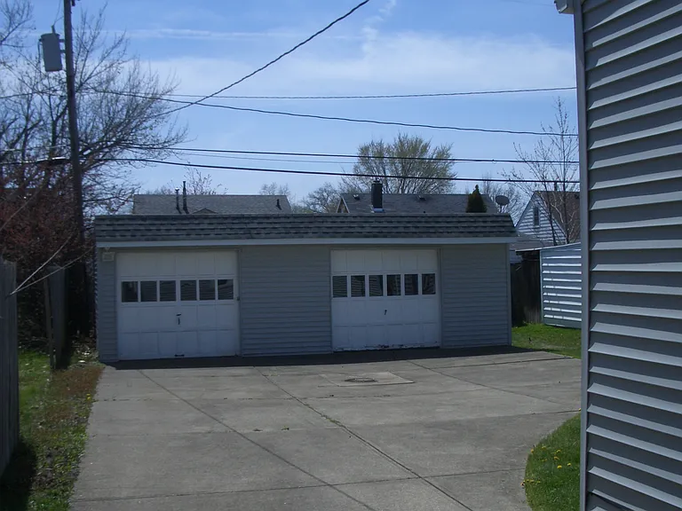 13913 Courtland Ave — Photo 8