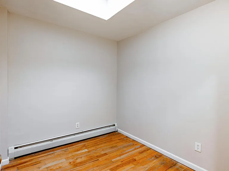 144 Monroe St #3 — Photo 8