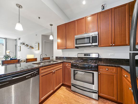 2nd image of 1400 S Michigan Ave APT 1005