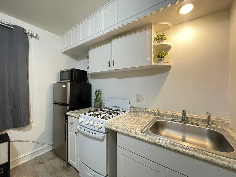 217 E Baker Ave — Photo 2