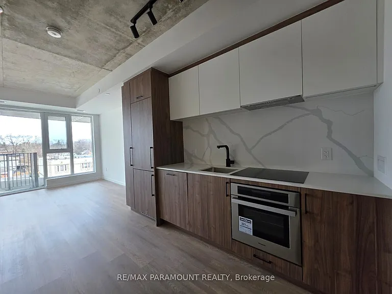 689 The Queensway #418 — Photo 3