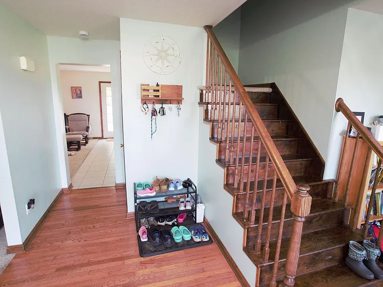 98 Thorndale Cir — Photo 27