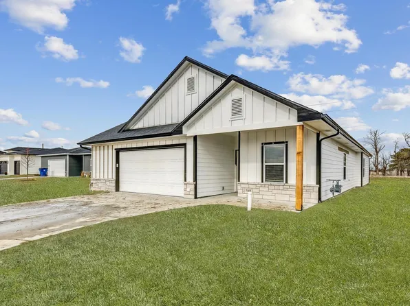 1608 Casey Cir, Newton, KS 67114