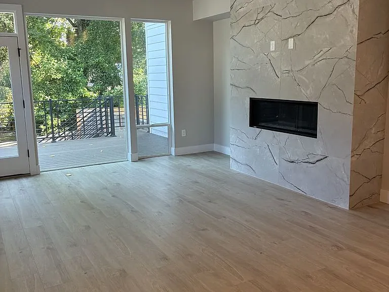 623 SW Lobelia St — Photo 7