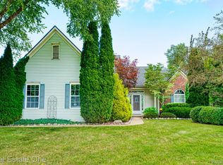 2505 Hay Creek Dr, Pinckney, MI