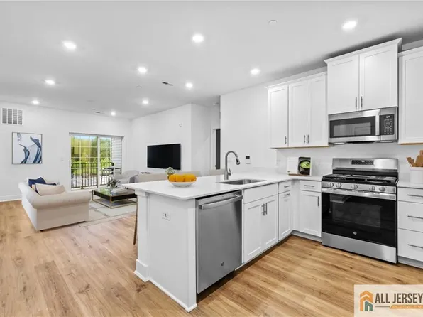 28304 Radford Ct #2822, Monroe Township, NJ 08831