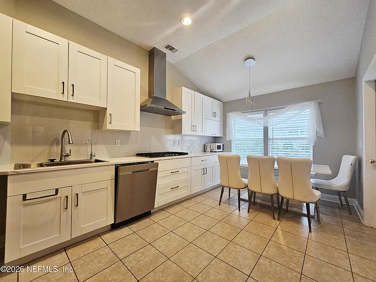 5891 Green Pond Dr — Photo 10