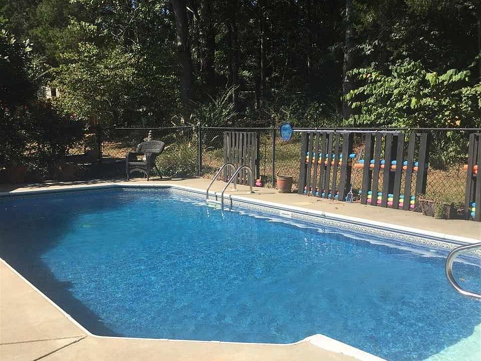 1st image of 135 Windingham Dr