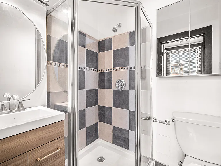 117 Midway Ave #4 — Photo 3