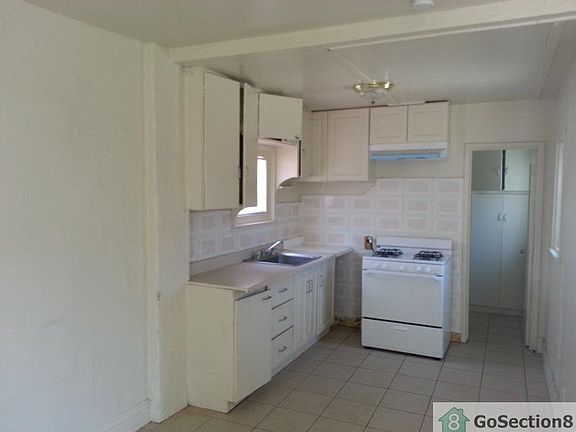 2nd image of 815 E D St