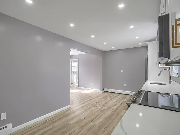 447 Clove Rd — Photo 16