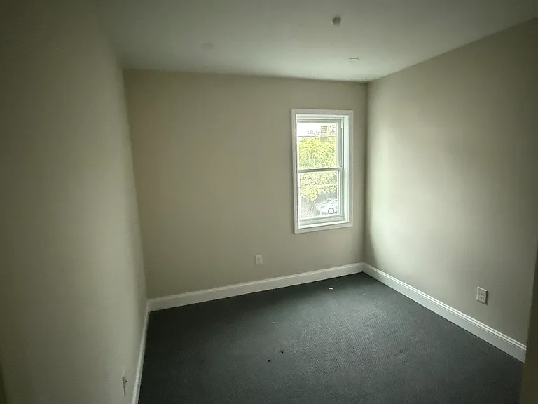 192 Sawyer St — Photo 4