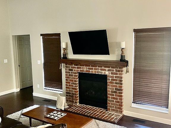 Upper level living room 