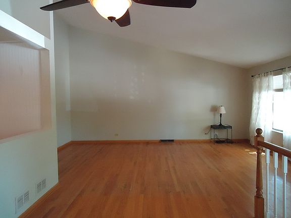 3rd image of 734 E Devon Ave #Townhouse