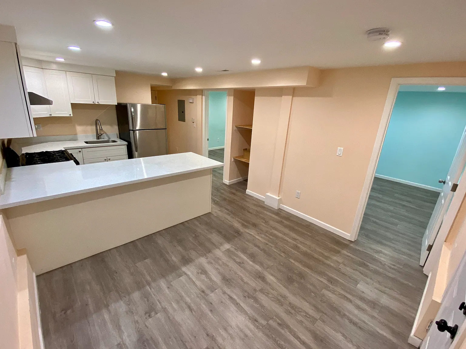2 bed, 700 sqft, $3,100 — Photo 3