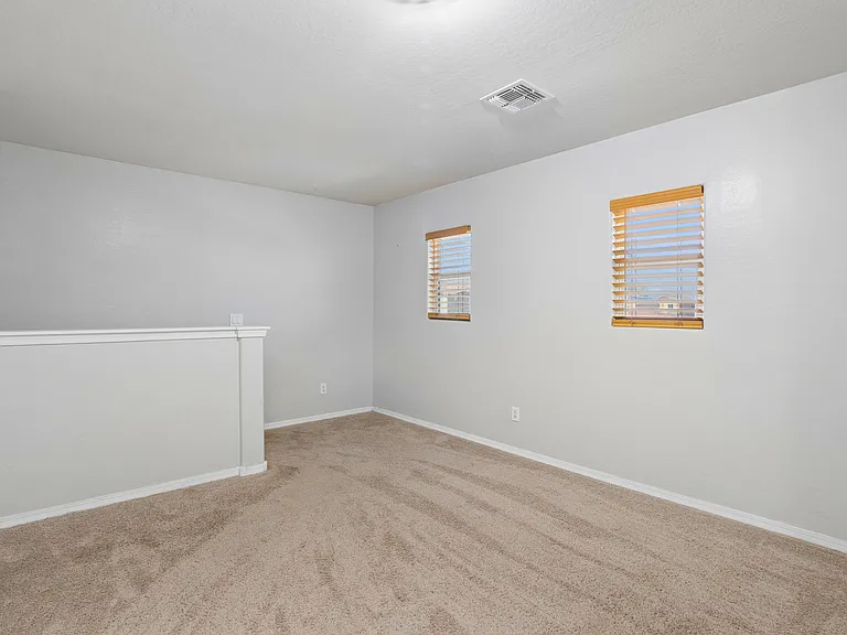 1748 N Logan Ln — Photo 22