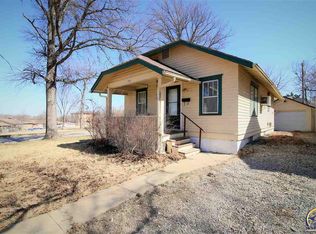 704 SW Cambridge Ave, Topeka, KS 66606