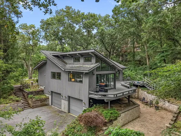 221 Bote Dr, Porter, IN 46304