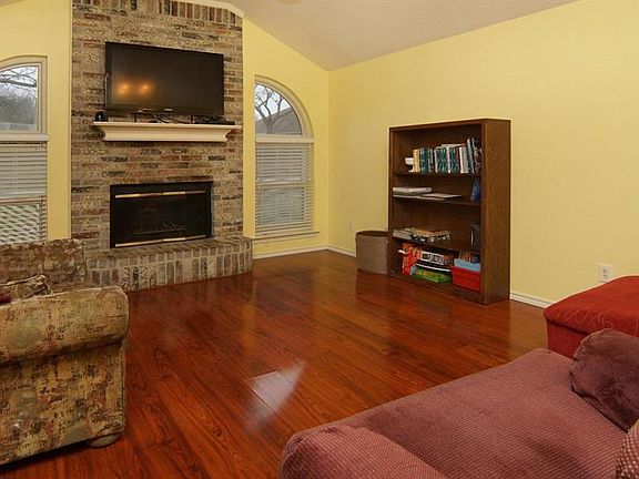 4th image of 10405 Lone Pine Ln