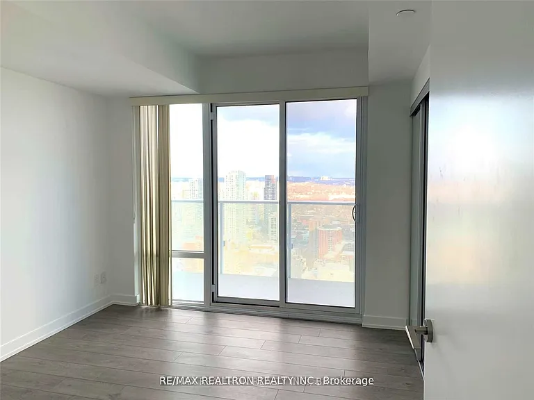501 Yonge St #4009 — Photo 11