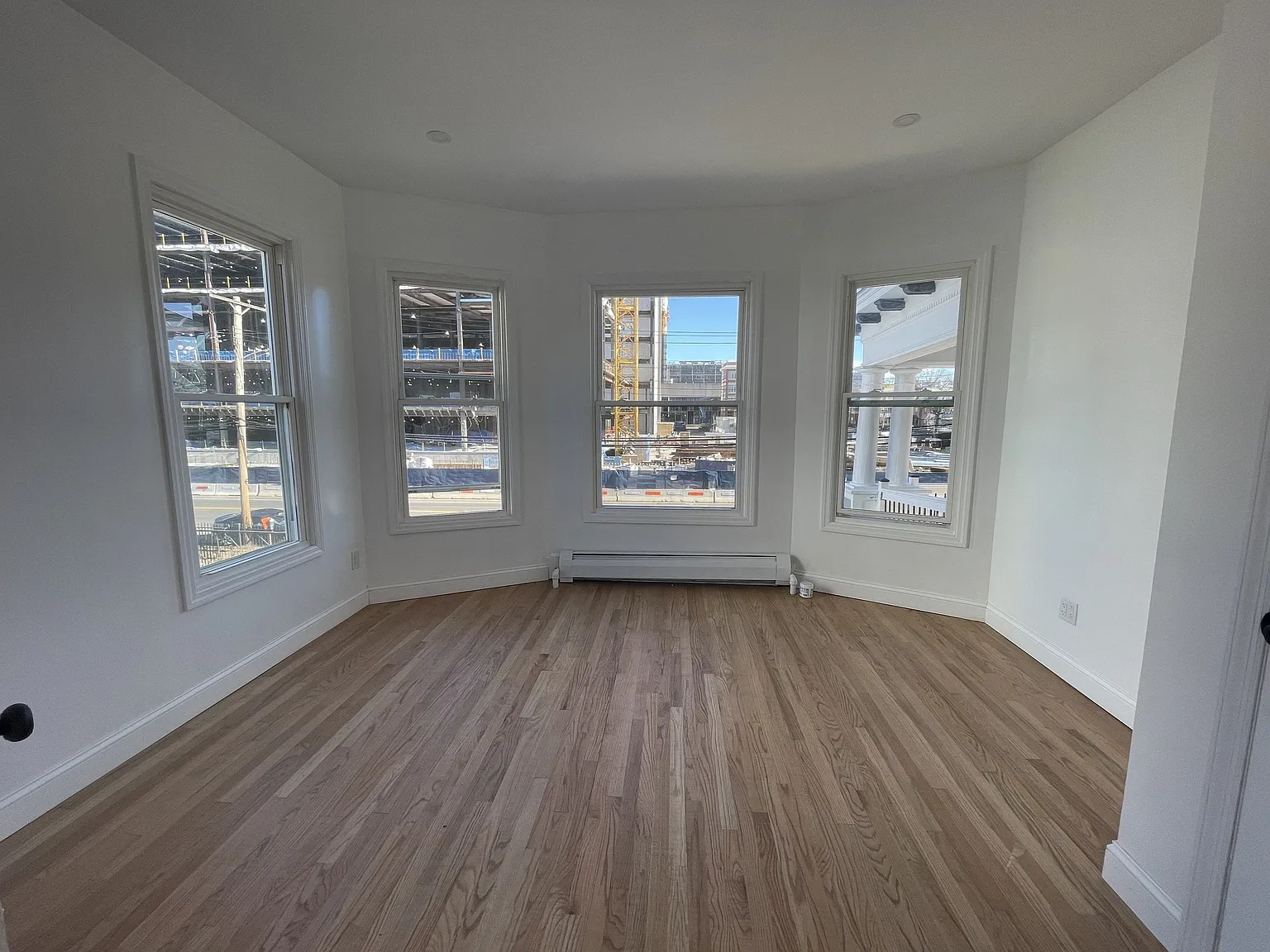 3 bed, 1400 sqft, $2,400 — Photo 3