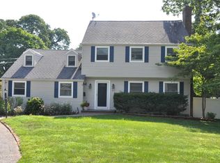 141 Saint Marks Ln, Islip, NY 11751
