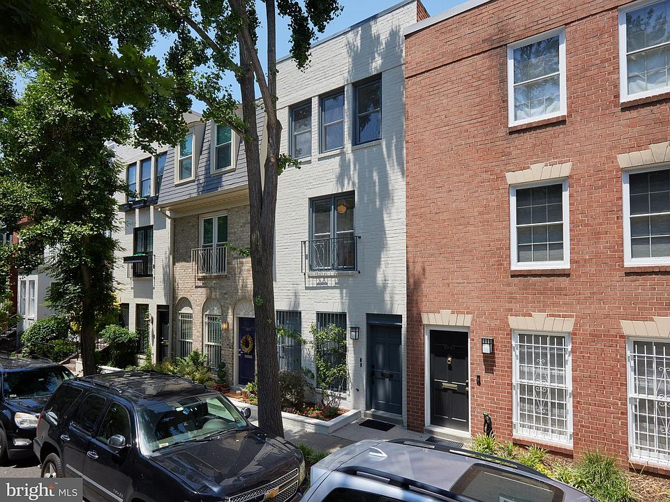 2nd image of 2009 Hillyer Pl NW