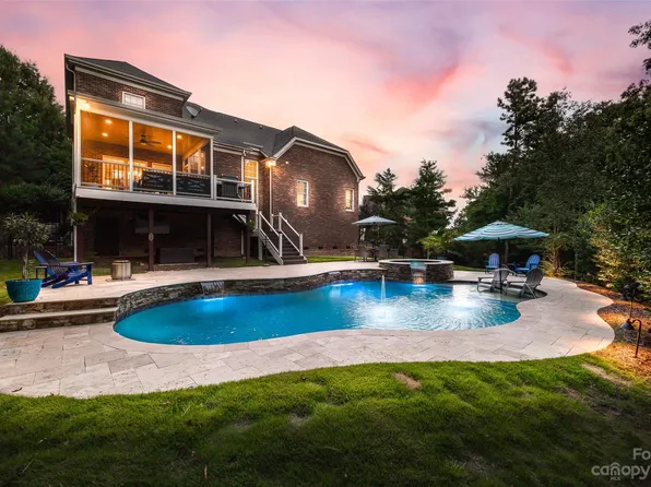 414 Danbury Ln, Tega Cay, SC 29708