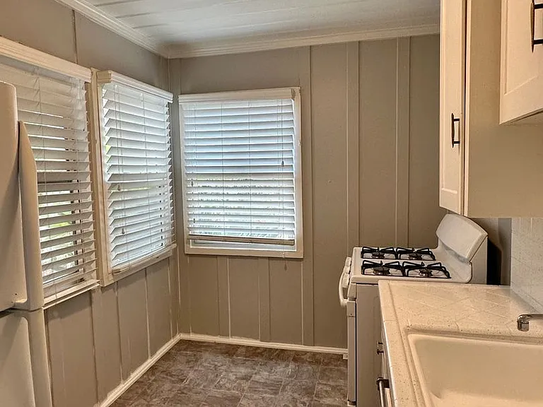 4561-4565 Altadena Ave — Photo 9