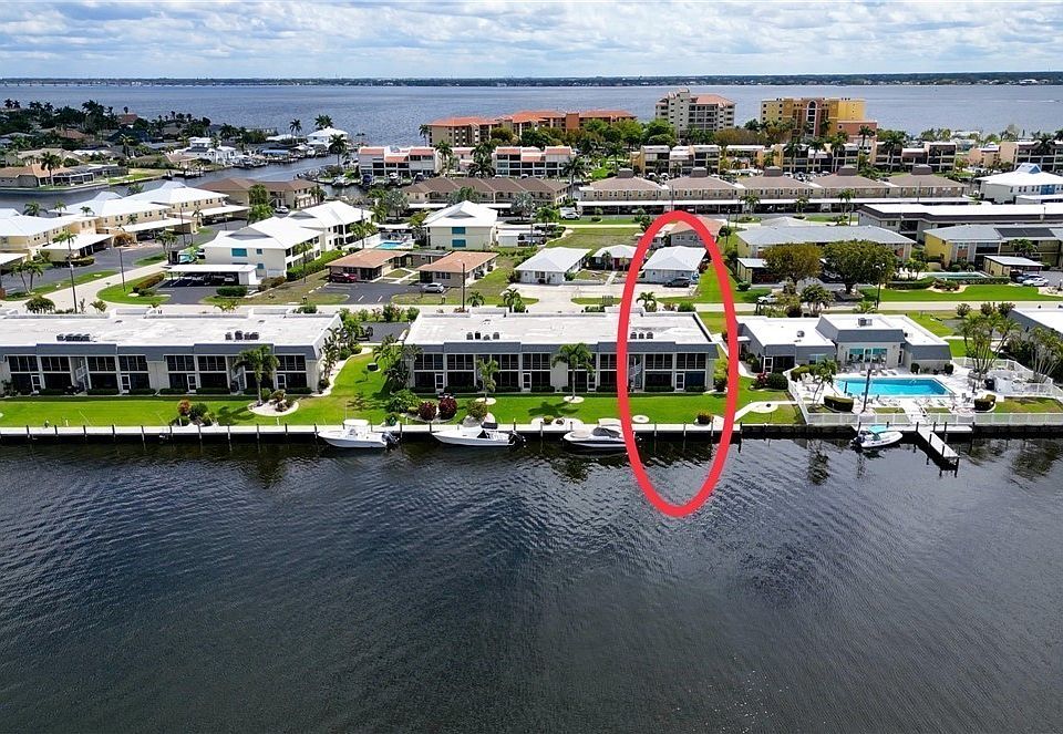 1st image of 4016 SE 19th Ave #101