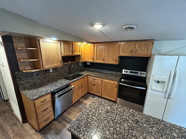 2716 Irvine Ave NW — Photo 10