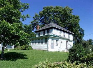 3229 348th St, Colesburg, IA 52035