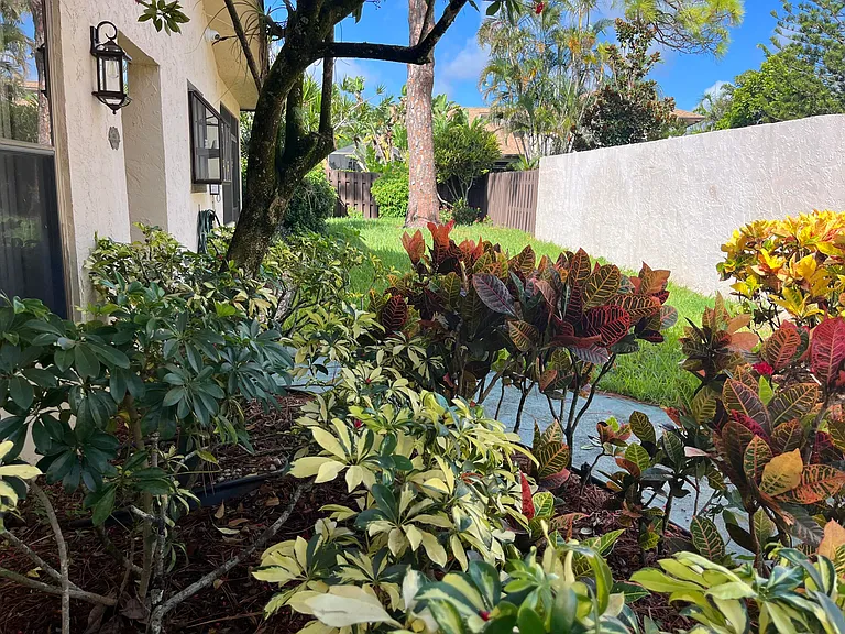 354 SW 28th Ave — Photo 38
