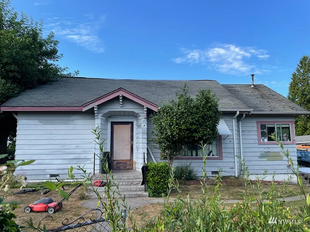 1903 Jackson Avenue photo 1