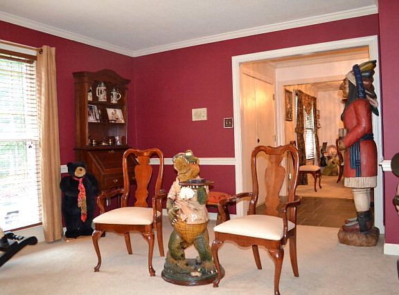 2nd image of 127 Wellington Pl