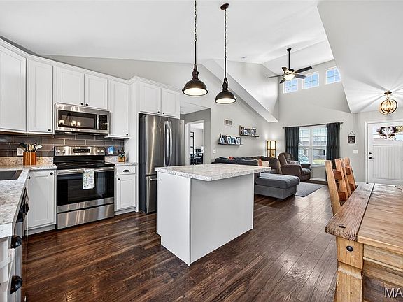 3rd image of 760 Glen Eagle Dr