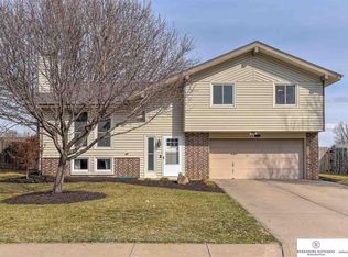 12712 Crown Point Ave, Omaha, NE 68164