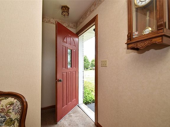 4th image of 924 Gloria Dr
